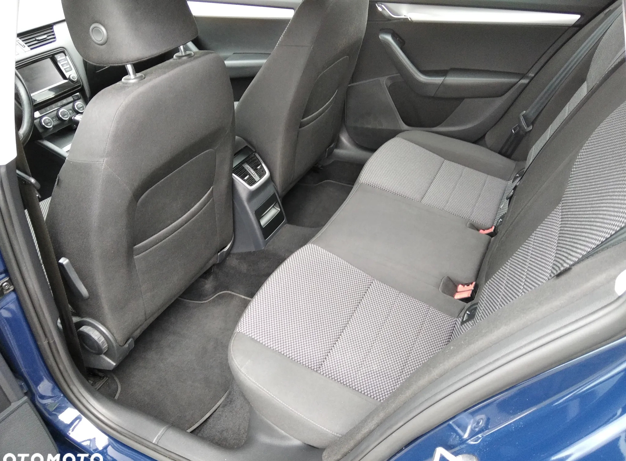 Skoda Octavia cena 36800 przebieg: 220600, rok produkcji 2015 z Stawiszyn małe 121